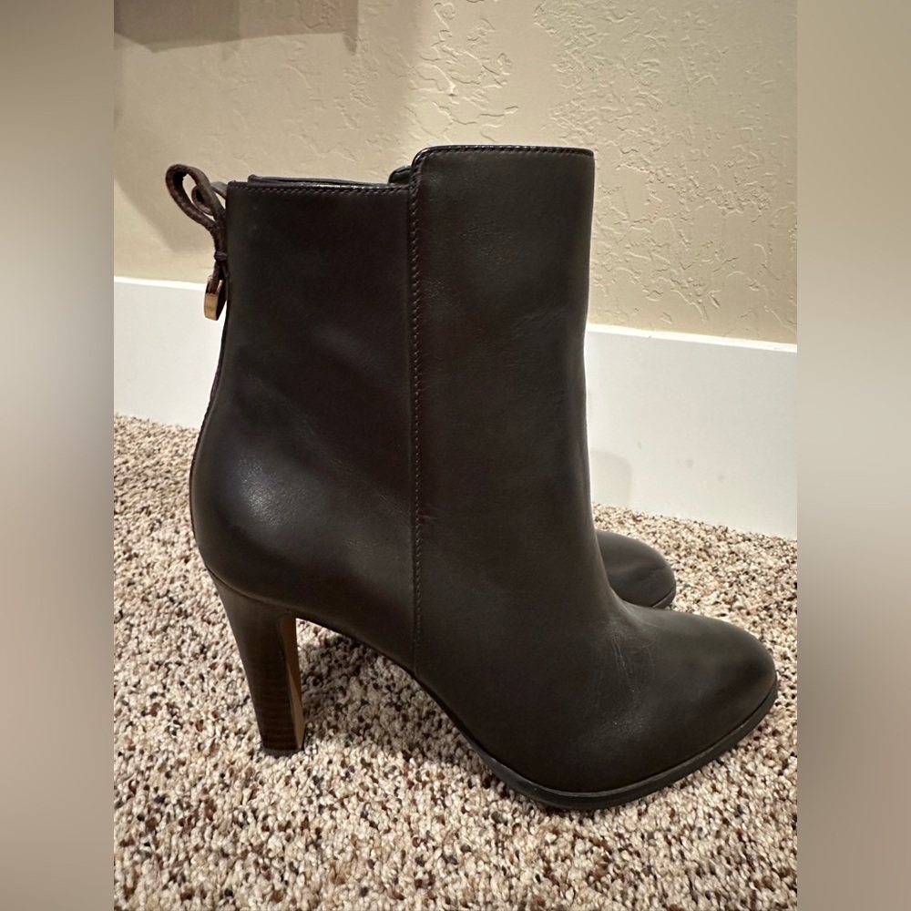 Coach leather boots brand new without tag dark chocolate brown size 8 1/2